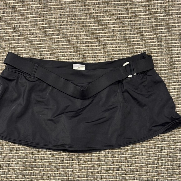 Nike Black Swim Skirt - Picture 1 of 3